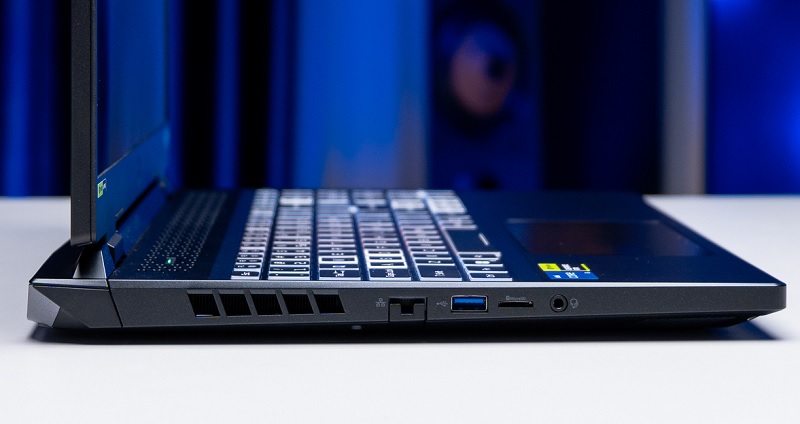 acer-nitro-16-phoenix-an16-51-525e