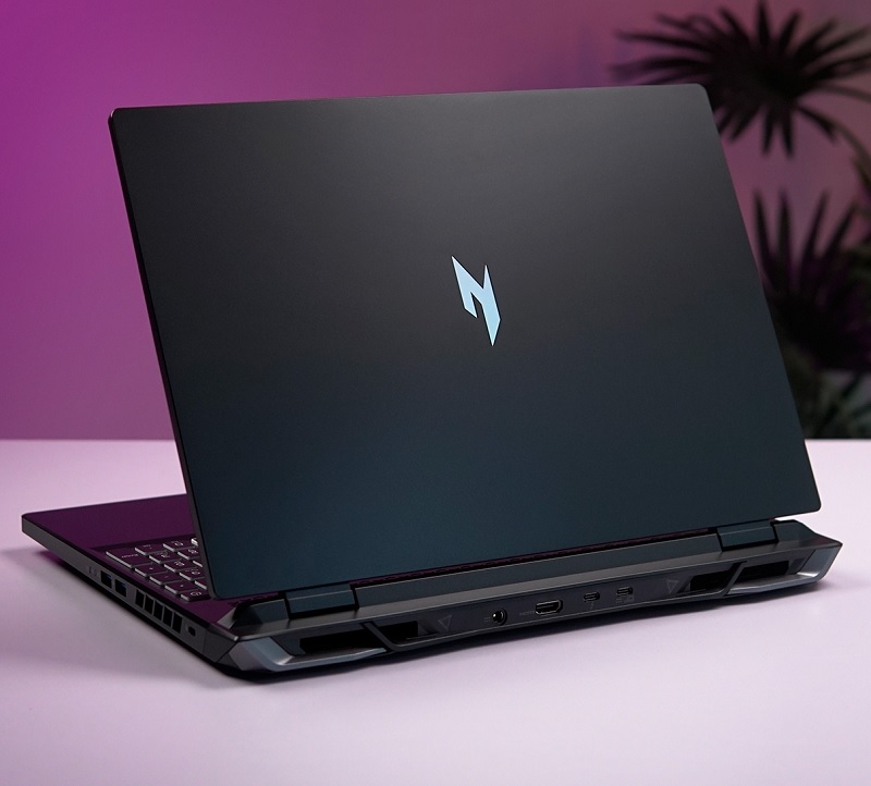 Acer Nitro 16 Phoenix AN16-51-525E