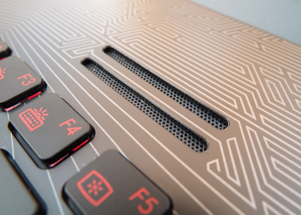 Chất lượng âm thanh trung, khá rõ ràng