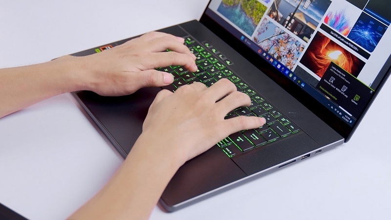 Asus ROG Zephyrus G14 GA403WM-QS051WS - Laptop Gaming Cao Cấp Hiện Nay