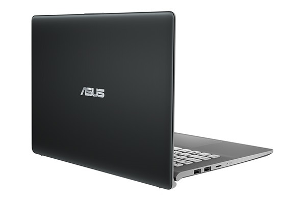 Cạnh trái của máy