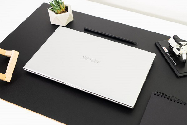 Phiên bản gam màu bạc bóng bẩy