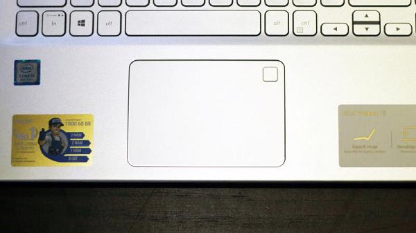 Touchpad có diện tích rộng rãi