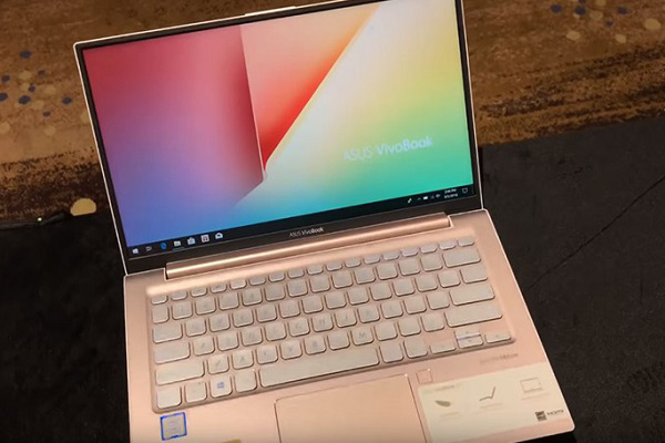 Khung máy tính với độ siêu mỏng của bốn cạnh