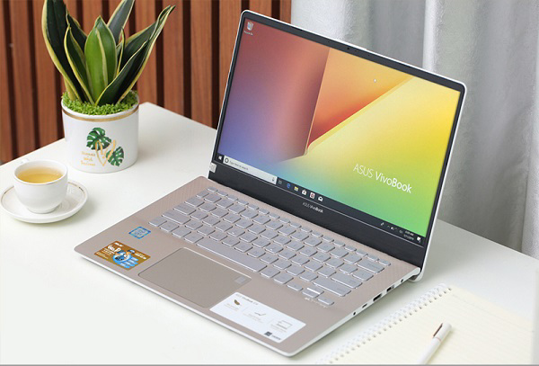 Màn hình NanoEdge được viền mỏng ba cạnh