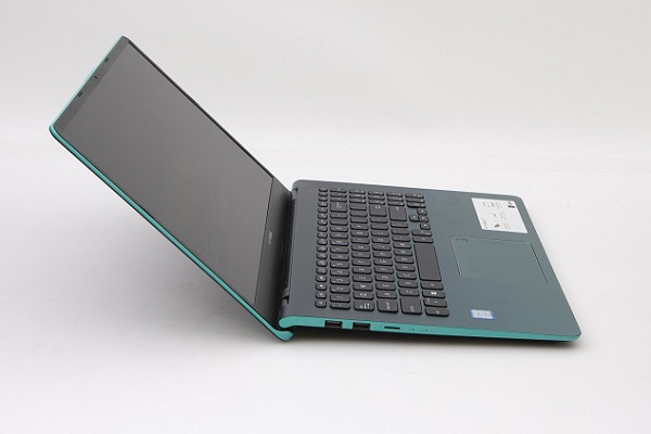 Chiếc bản lề ErgoLift giúp nâng bàn phím