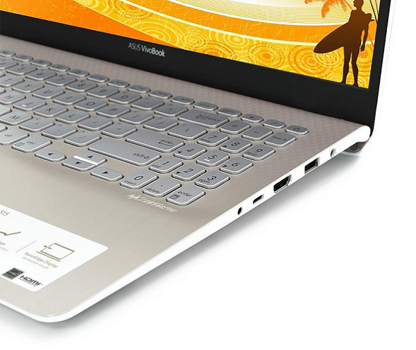 Cạnh phải của máy