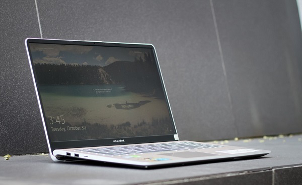 Màn hình NanoEdge rất siêu mỏng