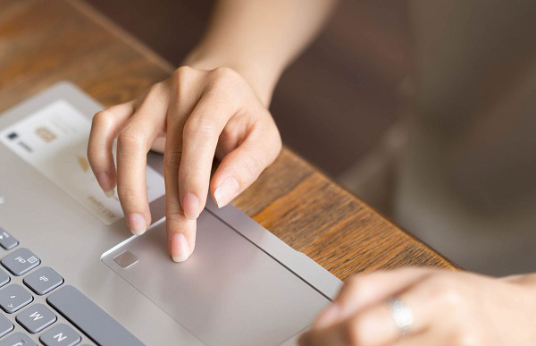 Độ nhạy của touchpad tốt