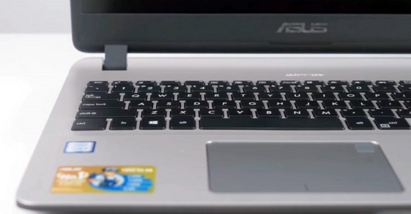 Touchpad được thiết kế khá là rộng rãi