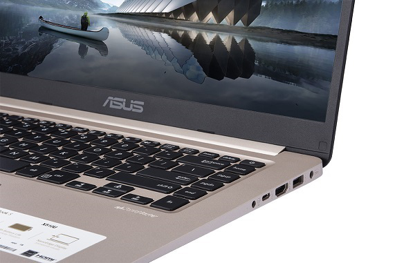 Cạnh phải của máy