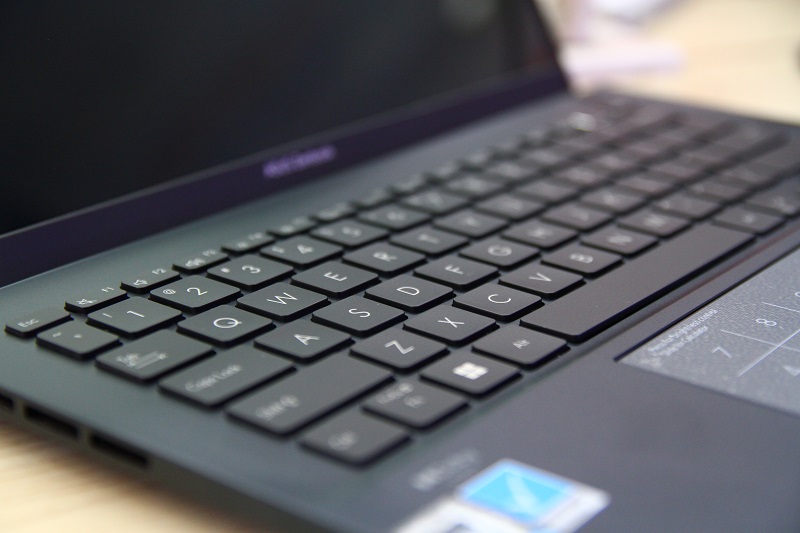 asus-zenbook-14-q409za