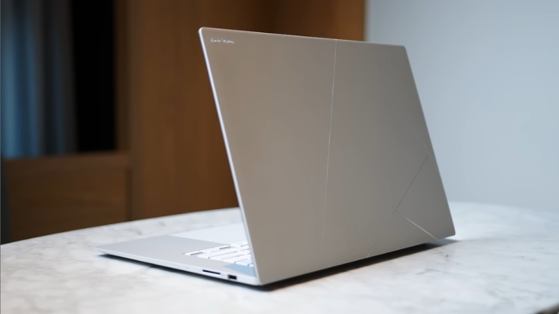 Asus Zenbook S16 UM5606MA