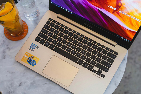 Thiết kế bàn phím có nét giống như trên MacBook Pro