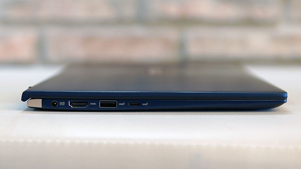 Cạnh trái của máy