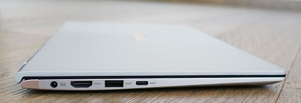 Cạnh trái của máy