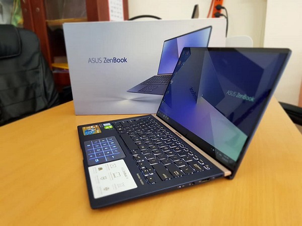 Laptop với thiết kế sang trọng và nhỏ gọn