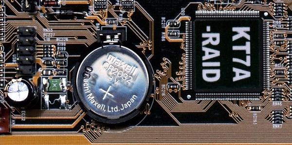 Nguyên nhân khi tắt máy tính mở lại là bị lỗi sai ngày giờ