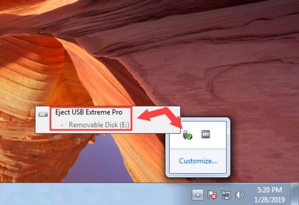 Nhấn vào biểu tượng USB ở trên thanh taskbar và click vào tên thiết bị để có thể ngắt USB an toàn