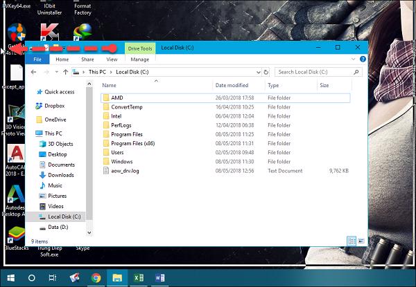 Sử dụng chuột nhấn giữ vào cửa sổ đó và kéo sát kịch vào ngay cạnh màn hình bên trái