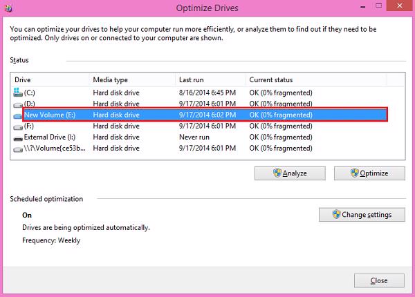 Ở cửa sổ Optimize Drives các bạn chọn vào ổ đĩa mà mình muốn chống phân mảnh ổ cứng