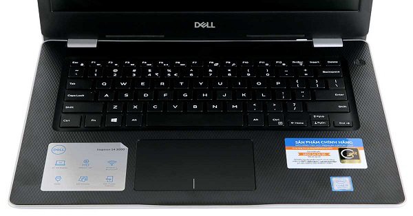 Bàn phím truyền thống và Touchpad kích thước vừa rộng