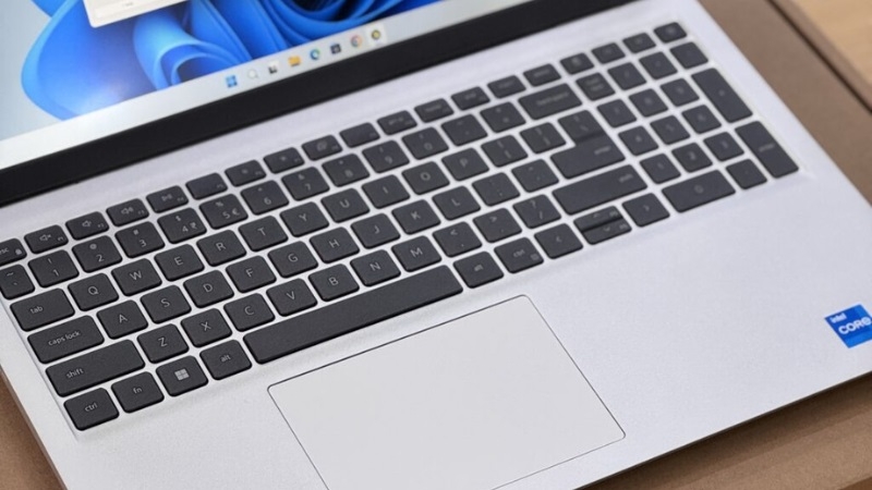 Laptop Dell Inspiron 3530