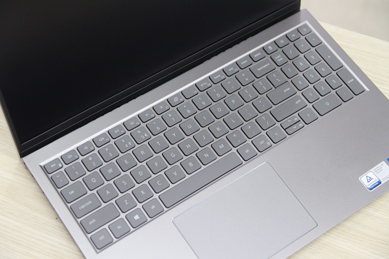 Dell Inspiron 5518