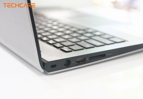 Cạnh trái của máy