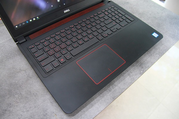 Touchpad hơi lệch về phía bên trái