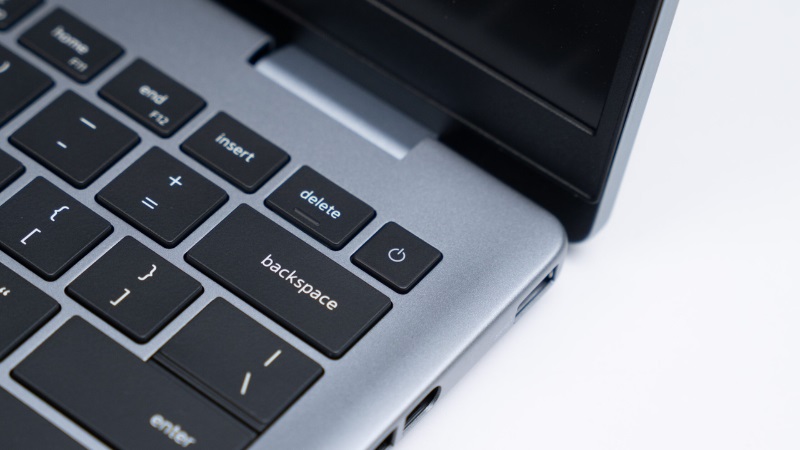 Dell Inspiron 7440 Plus R3808L - Laptop Đa Năng Cho Công Việc Hiện Đại 2024