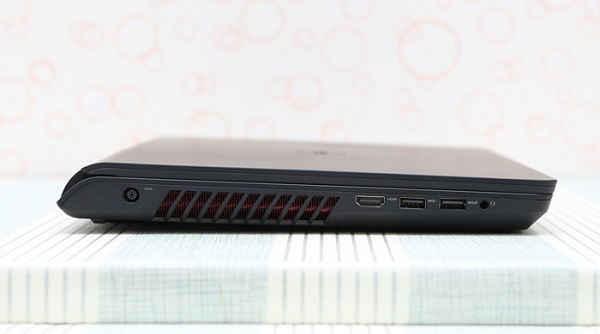 Cạnh trái của máy