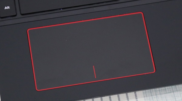 Bề mặt Touchpad được hỗ trợ cảm ứng đa điểm