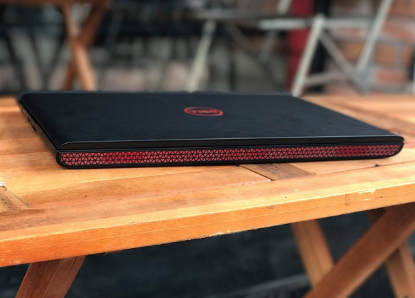 Thân vỏ được làm bằng chất liệu nhựa cao cấp