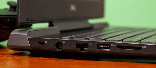 Cạnh trái của máy