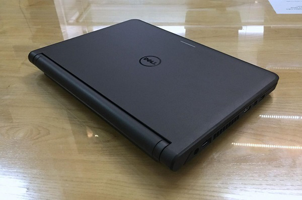 Bản lề của chiếc máy rất cứng cáp