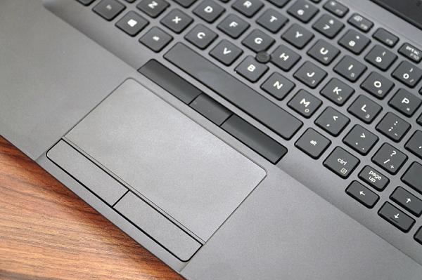 Touchpad nhanh nhạy và dễ dàng di chuyển