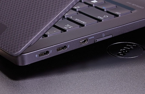 Cạnh trái của máy