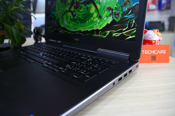 Cạnh phải của máy