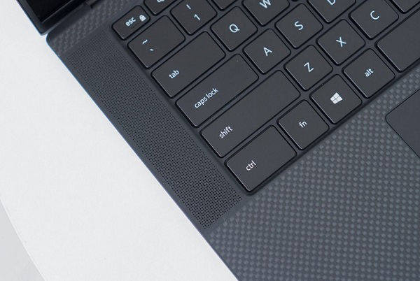 Dell Precision m5550 được trang bị hai loa công suất lớn ở hai bên