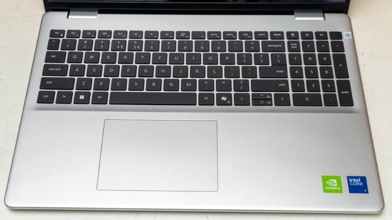 Dell Pro 16 DC16251 2025