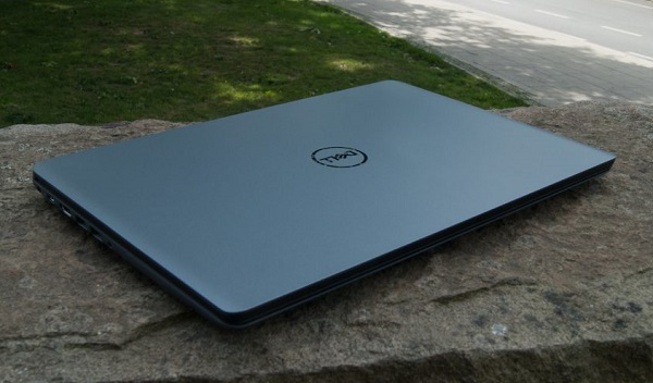 Bề mặt laptop trơn tru