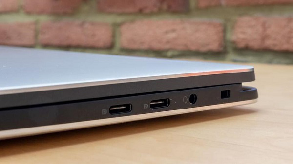 Cạnh phải của máy