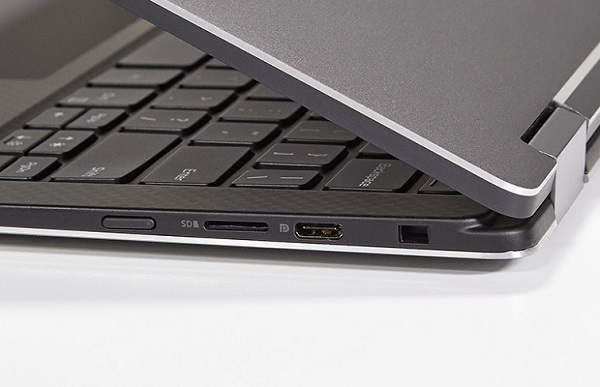 Cạnh phải của máy