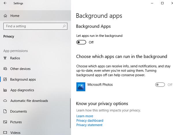 Chọn vào mục Background apps và tiếp tục tắt chế độ Let apps run in the background
