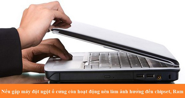 Nếu gập máy đột ngột ổ cứng còn hoạt động nên làm ảnh hưởng đến chipset và Ram