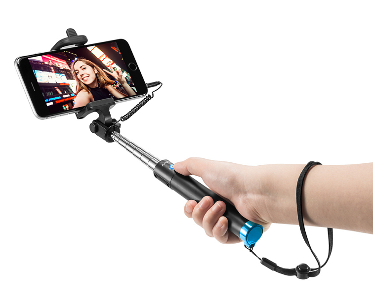 gay-chup-anh-selfie-anker-co-day-a7160