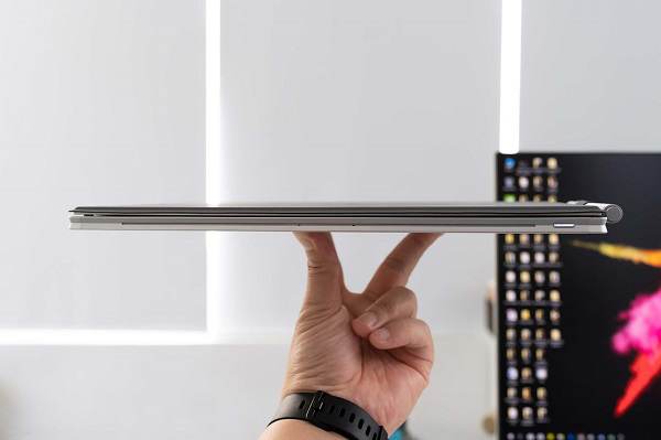 Thiết kế mỏng nhẹ nên dễ dàng mang theo bên mình