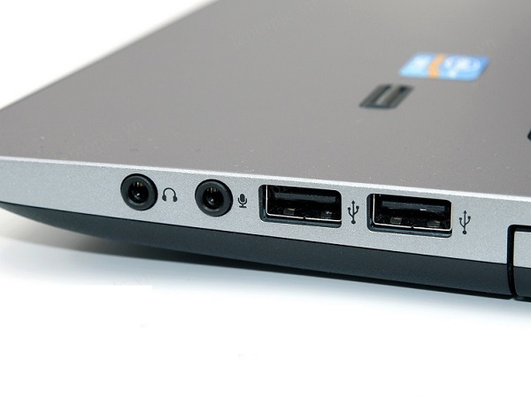 Cạnh phải của máy