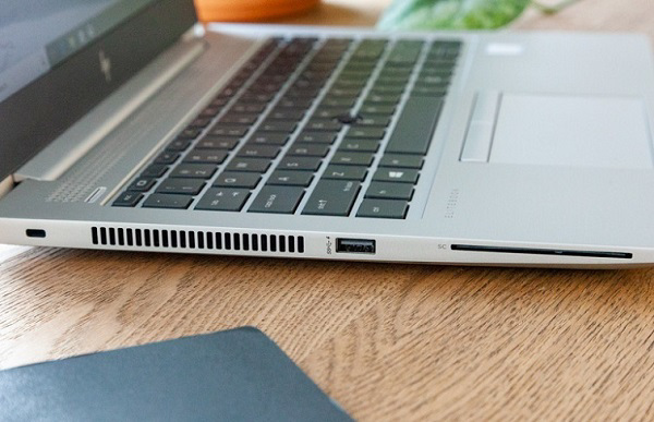 Cạnh trái của máy